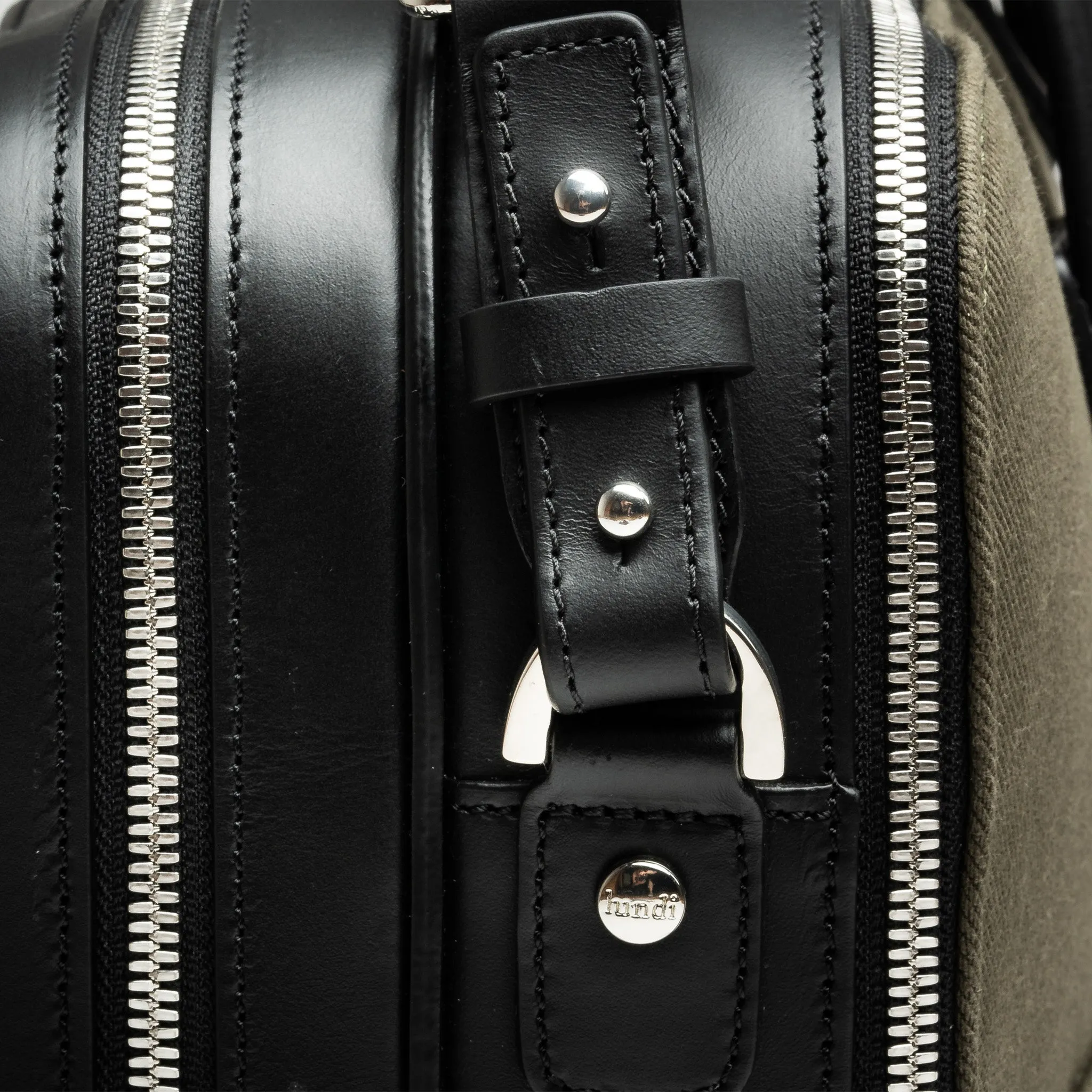 CONALLY | Toile Kaki et cuir noir